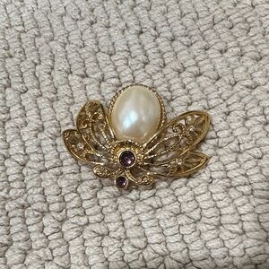 ❤️ 5/$25 Avon Vintage Bee Brooch
